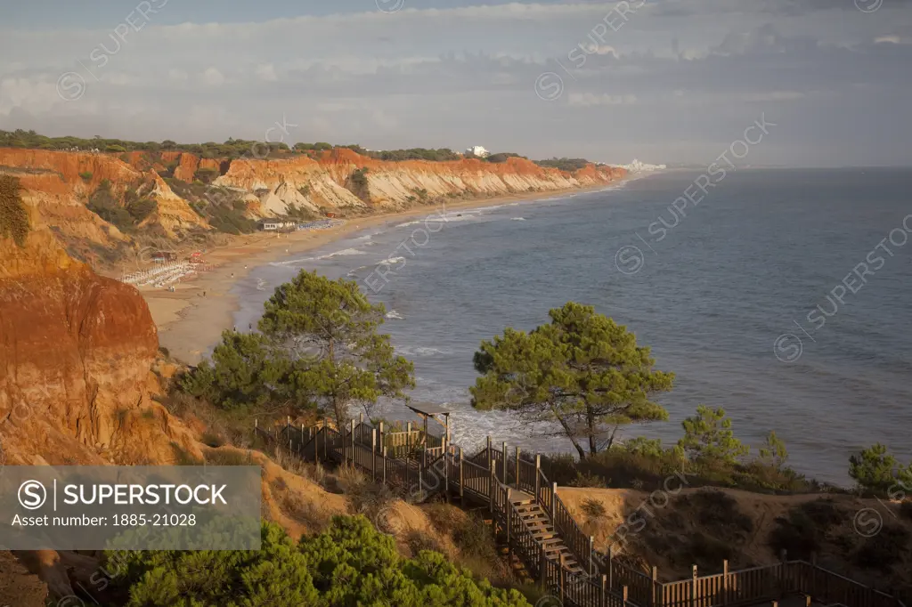 Portugal, Algarve, Praia da Falesia, View over coastline