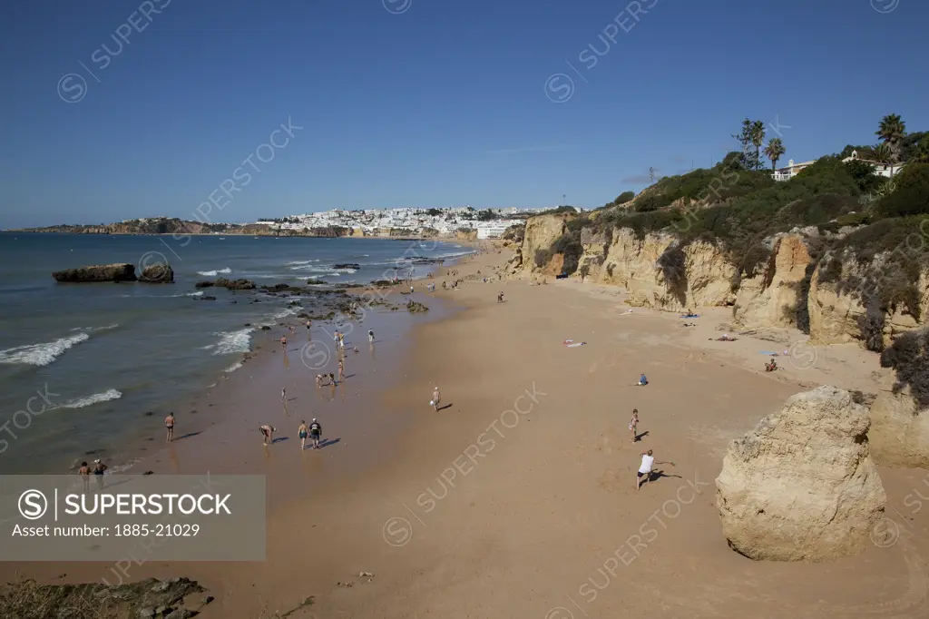 Portugal, Algarve, Albufeira, View over beach