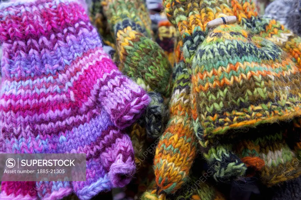 Germany, Baden Wurttemberg, Ludwigsburg, Christmas Market - woolly gloves