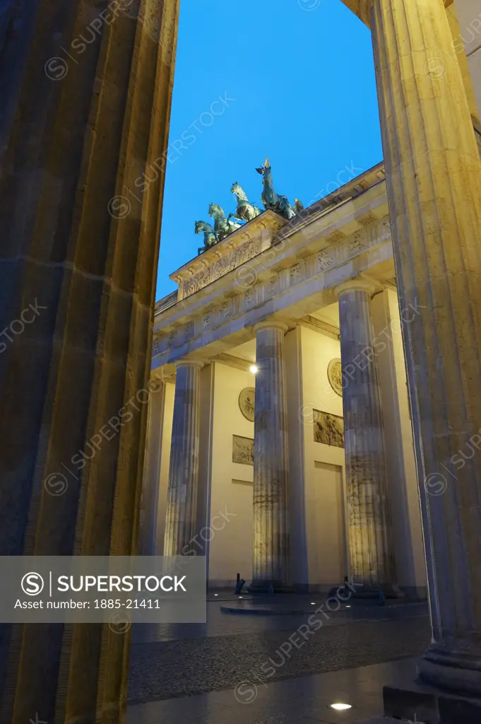 Germany, Brandenburg, Berlin, Brandenburg Gate at dusk