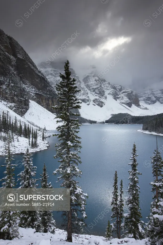 Canada, Alberta, Banff National Park, a fresh snowfall at Morraine Lake in the Valley of the Ten Peaks