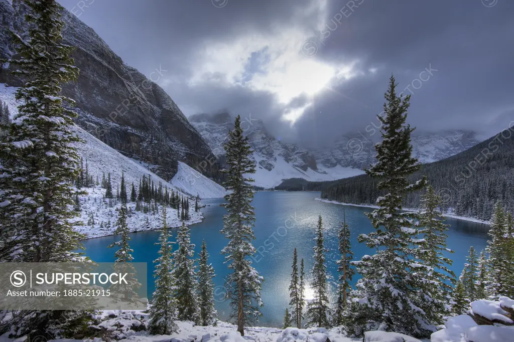 Canada, Alberta, Banff National Park, Morraine Lake in the fresh snow