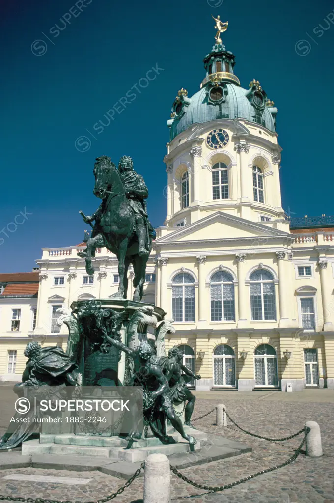 Germany, Brandenburg, Berlin, Statue of Gt. Elector