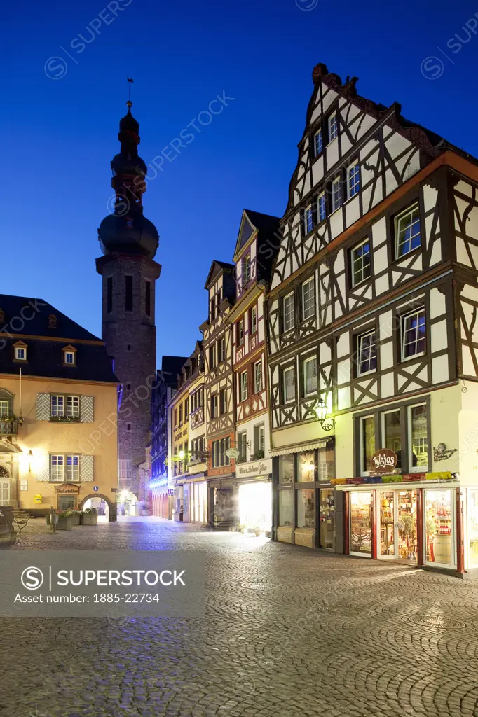 Germany, Rhineland-Palatinate, Cochem, Marketplace at night