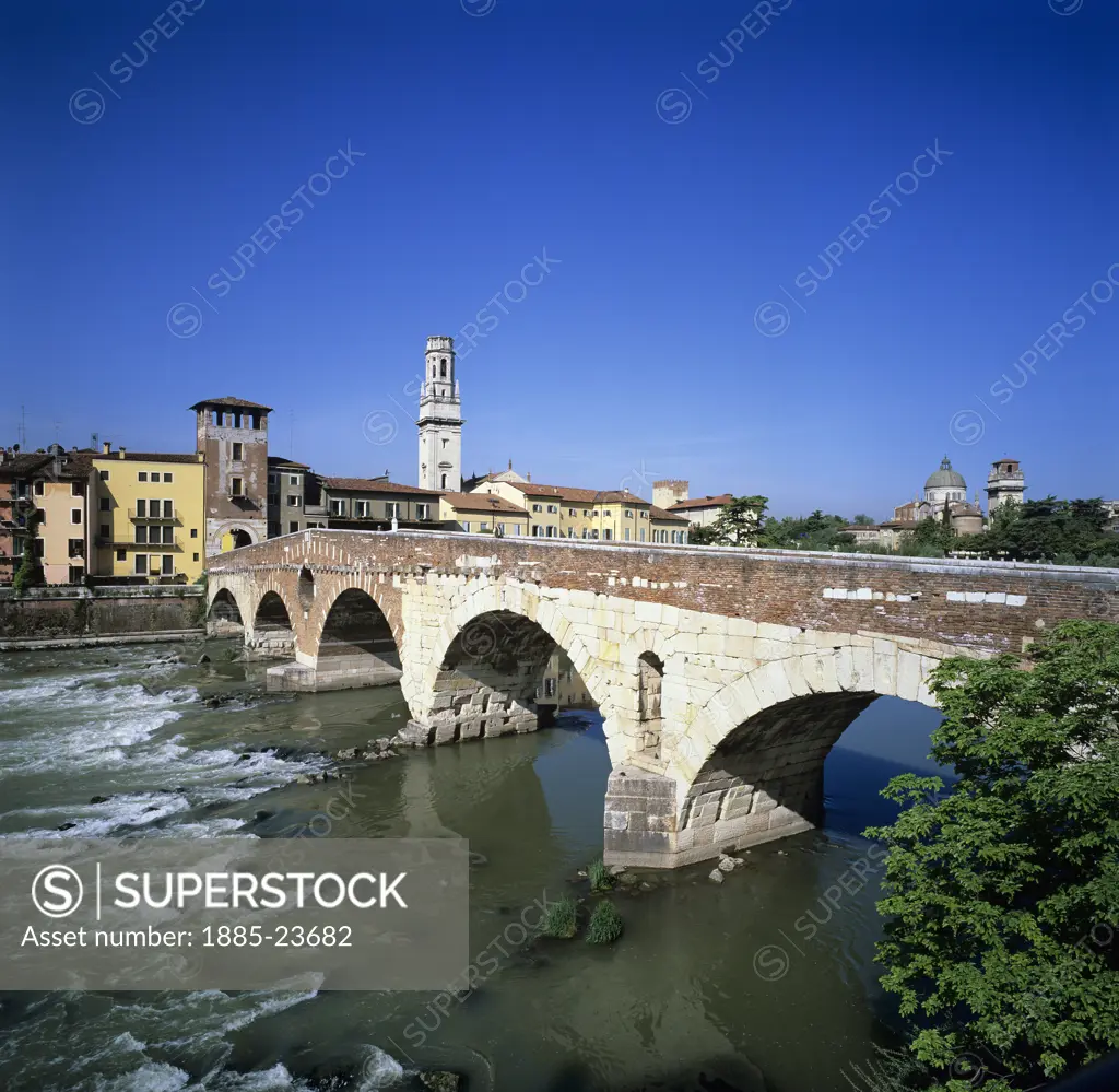 Italy, Veneto, Verona, Ponte Pietra and River Adige
