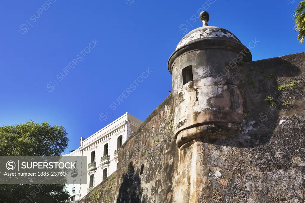 Caribbean, Puerto Rico, San Juan, Paseo del Morro along the old city walls