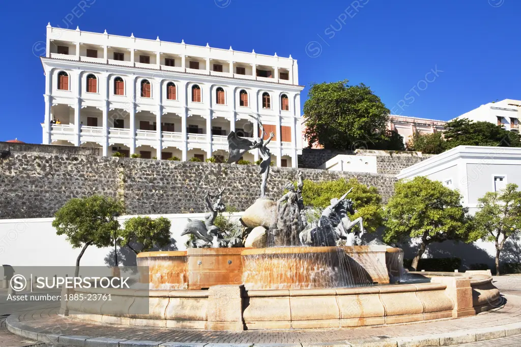 Caribbean, Puerto Rico, San Juan, Plaza de la Marina with fountain and La Fortaleza