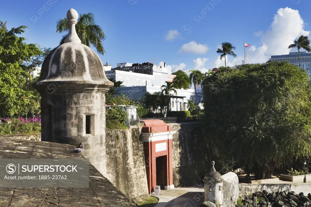 Caribbean, Puerto Rico, San Juan, Paseo del Morro along the old city walls