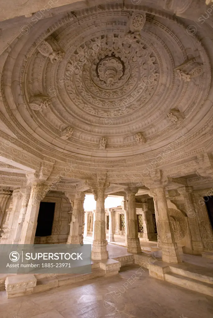 India, Rajasthan, Ranakpur, Chaumukha Temple - interior