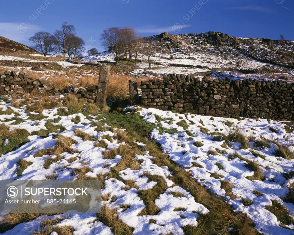UK - England, Derbyshire, Baslow Edge, Scenery in winter