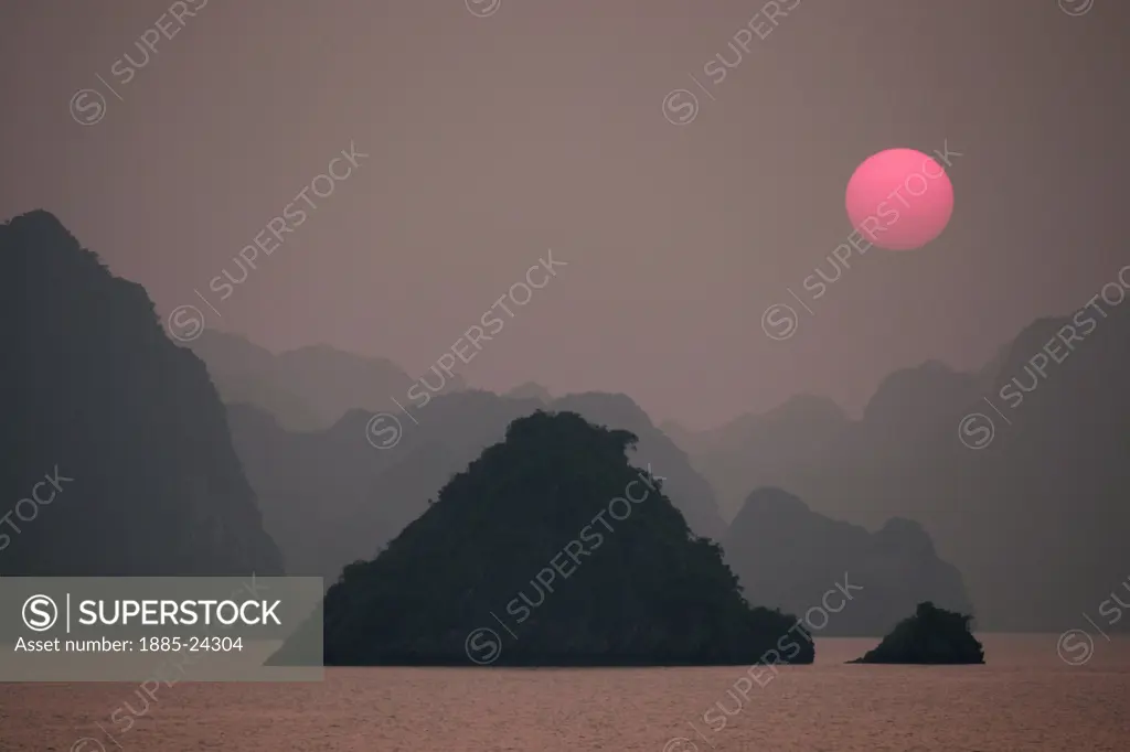 Vietnam, Ha Long Bay, View of bay at sunset