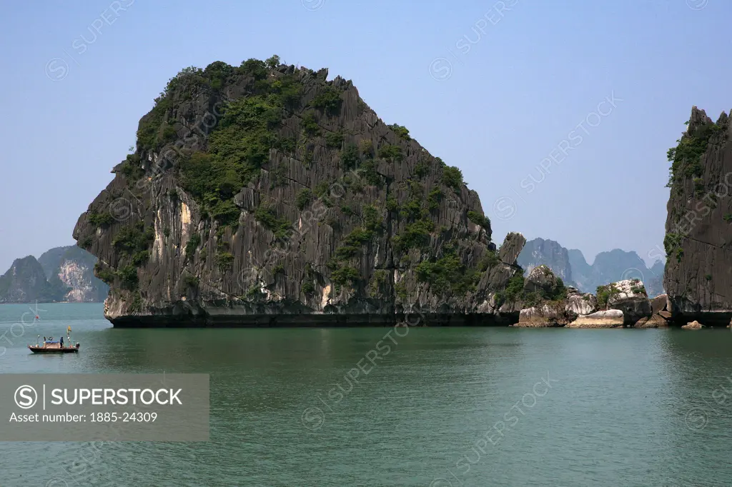 Vietnam, Ha Long Bay, Fishing boat in bay