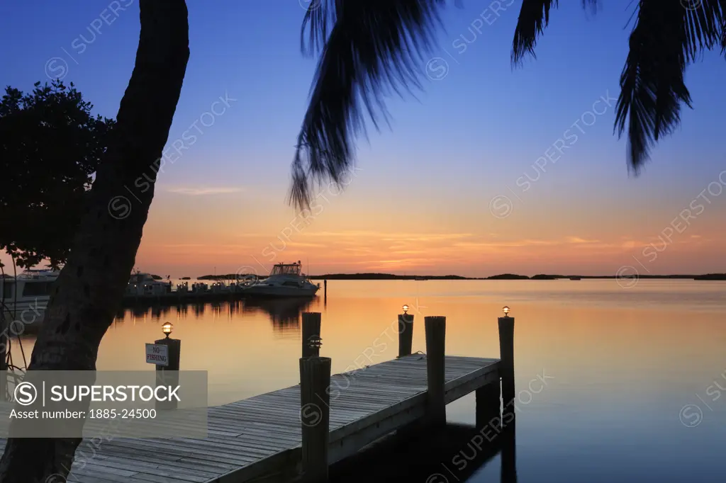 USA, Florida, Islamorada, Jetty at sunset