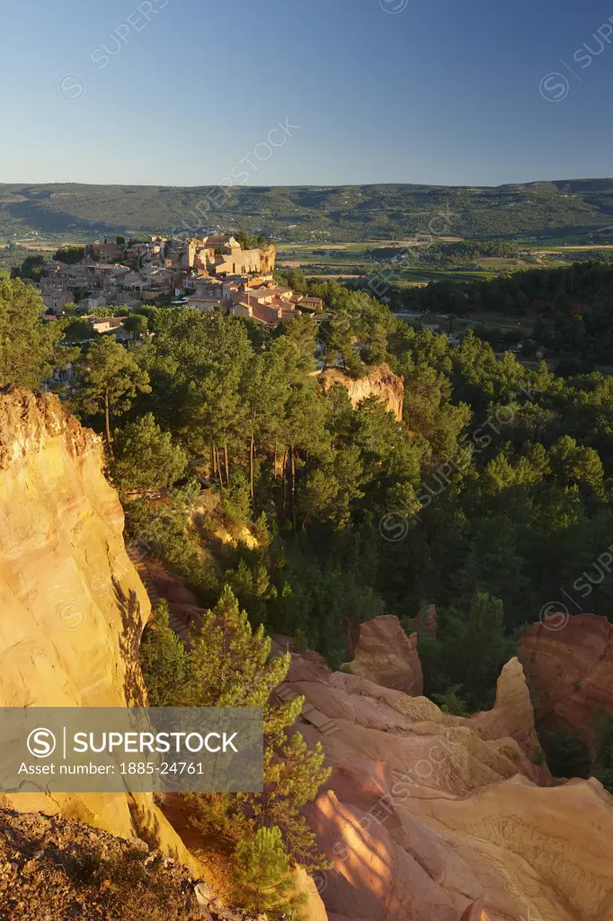 France, Provence, Roussillon, Hilltop village and the Sentier des Ochre