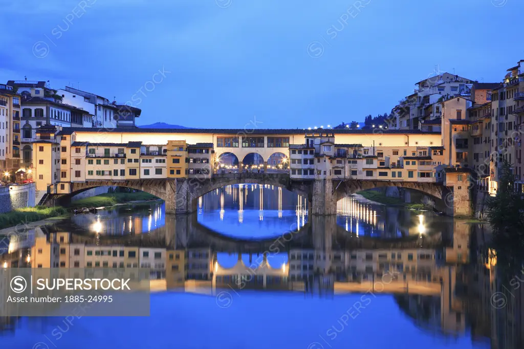 Italy, Tuscany, Florence, Ponte Vecchio at night