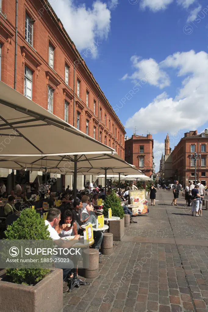 France, Languedoc-Roussillon, Toulouse, Cafes in the Place du Capitole