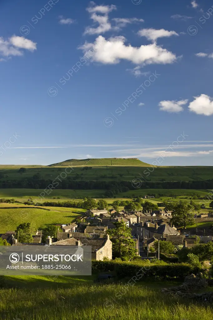 UK - England, Yorkshire, Askrigg, View over village in Wensleydale