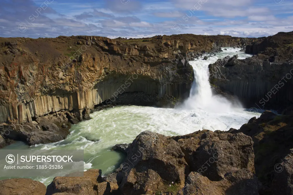 Iceland, Aldeyjarfoss, View over waterfall