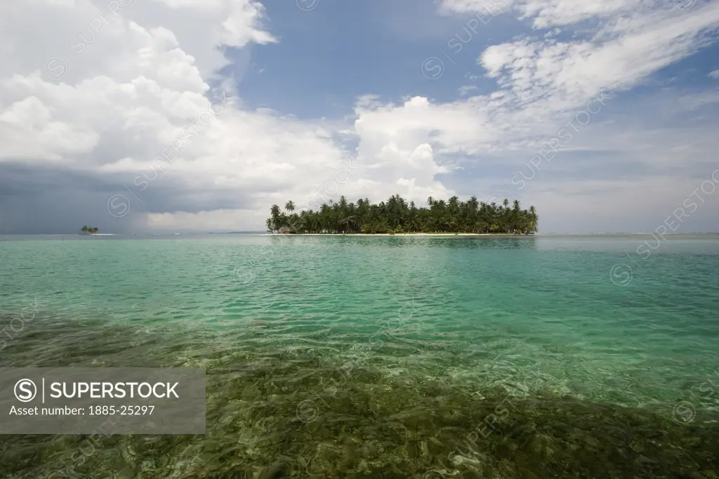 Panama, San Blas Islands, View over ocean to tropical island