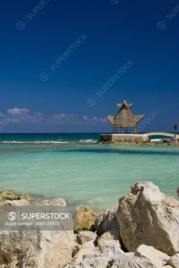 Mexico, Quintana Roo, Puerto Aventuras, View along beach to jetty