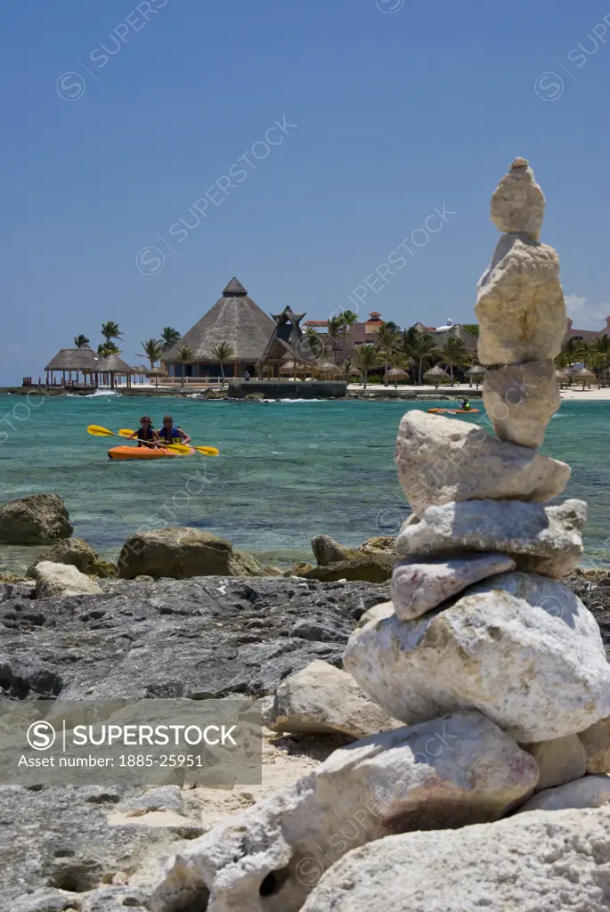 Mexico, Quintana Roo, Puerto Aventuras, Kayaking and rock sculptures