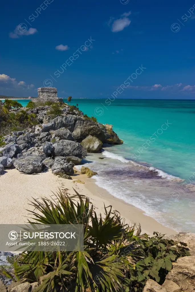 Mexico, Quintana Roo, Tulum, View over beach to Temple of the Wind