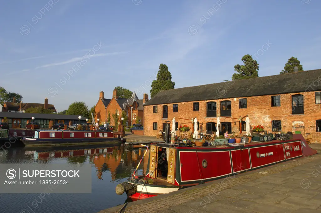 UK - England, Leicestershire, Market Harborough, Narrow boats at Union Wharf canal basin