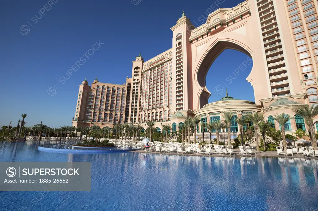 United Arab Emirates, Dubai, Atlantis Palm Jumeirah Hotel - front of hotel and swimming pool