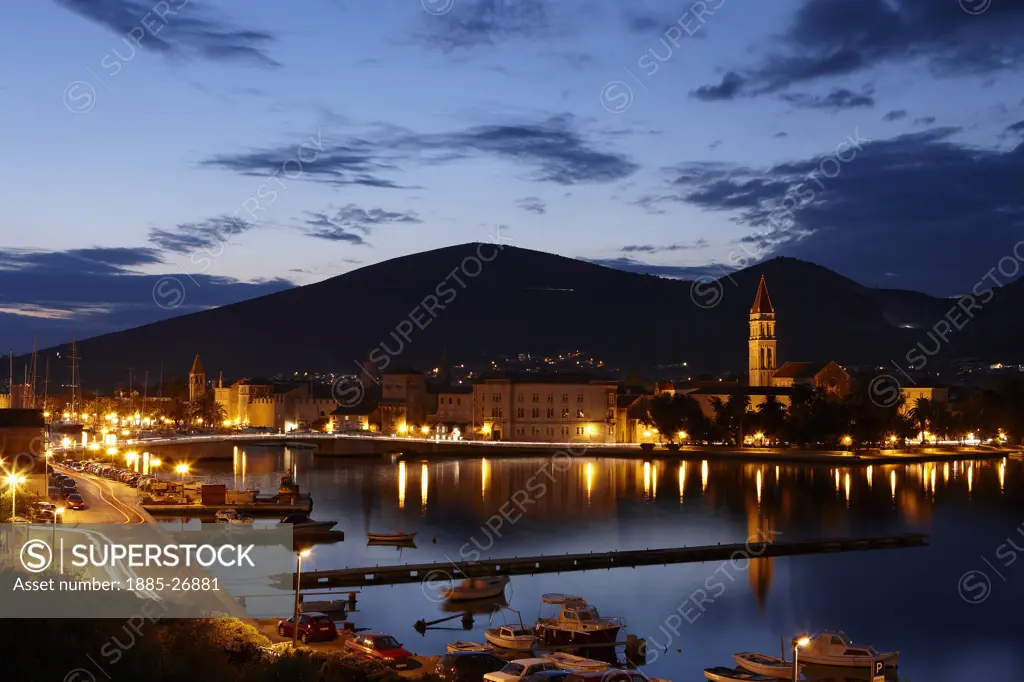 Croatia, Dalmatia, Trogir, Waterfront and cathedral at night