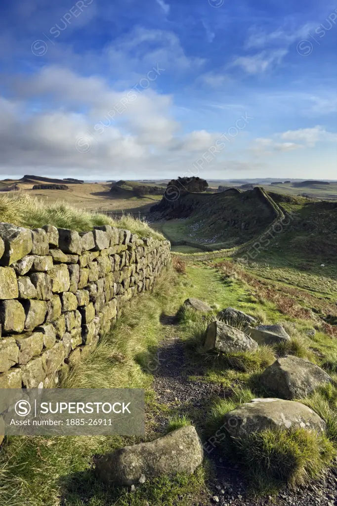 UK- England, Northumberland, Hadrians Wall, View along Hadrians Wall