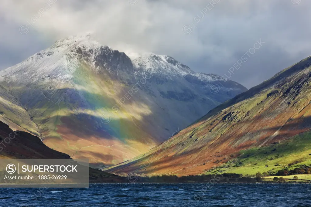 UK- England, Cumbria, Lake District National Park, View over Wastwater to Great Gable