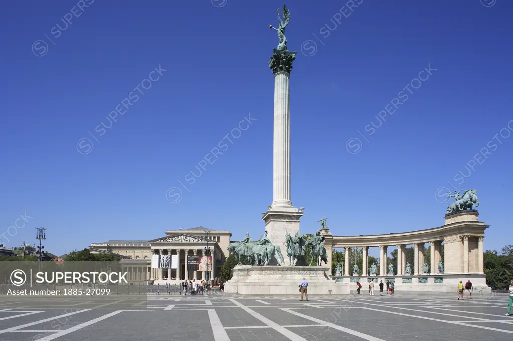 Hungary, Budapest, Heroes Square - Millennium Monument and museum