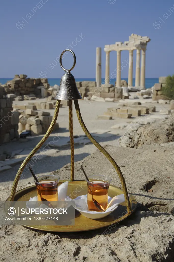 Turkey, Mediterranean, Side, Apple tea at the Temple of Apollo