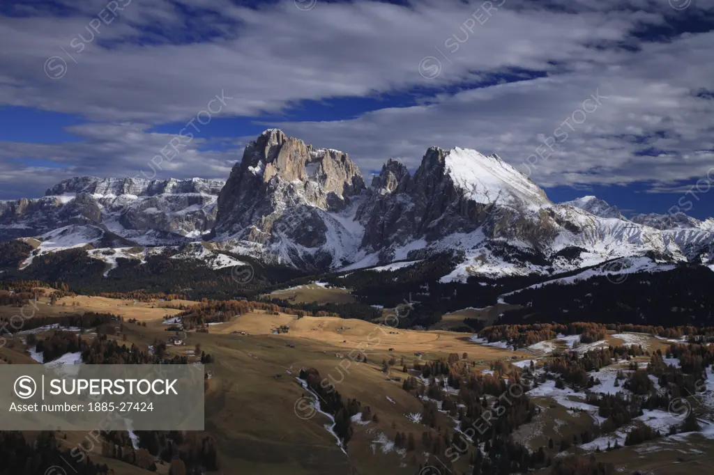 Italy, Italian Dolomites, Alpe di Siusi, Sasso Piatto and Sasso Lungo and Sella mountains