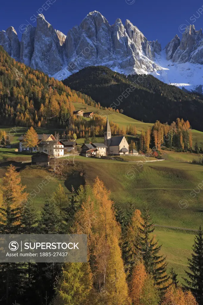 Italy, Italian Dolomites, Val di Funes, Santa Maddalena and Le Odle mountains in autumn
