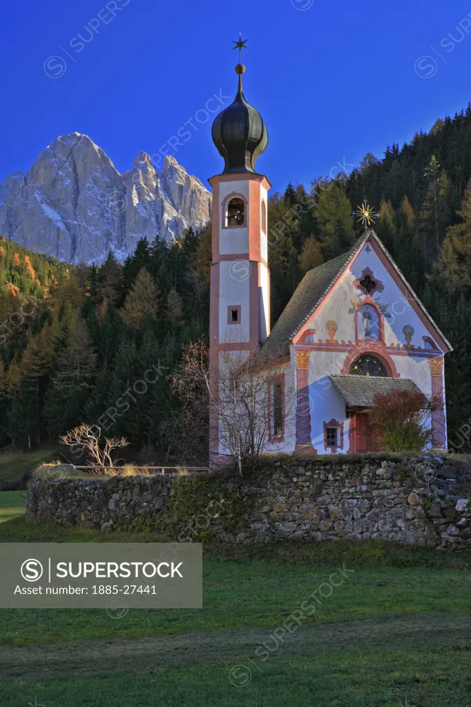 Italy, Italian Dolomites, Val di Funes, Church of St Johann in Ranui  with Le Odle mountains