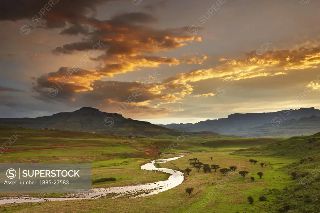 South Africa, KwaZulu Natal, Royal Natal National Park, Tugela Valley and Drakensberg Mountains at sunset