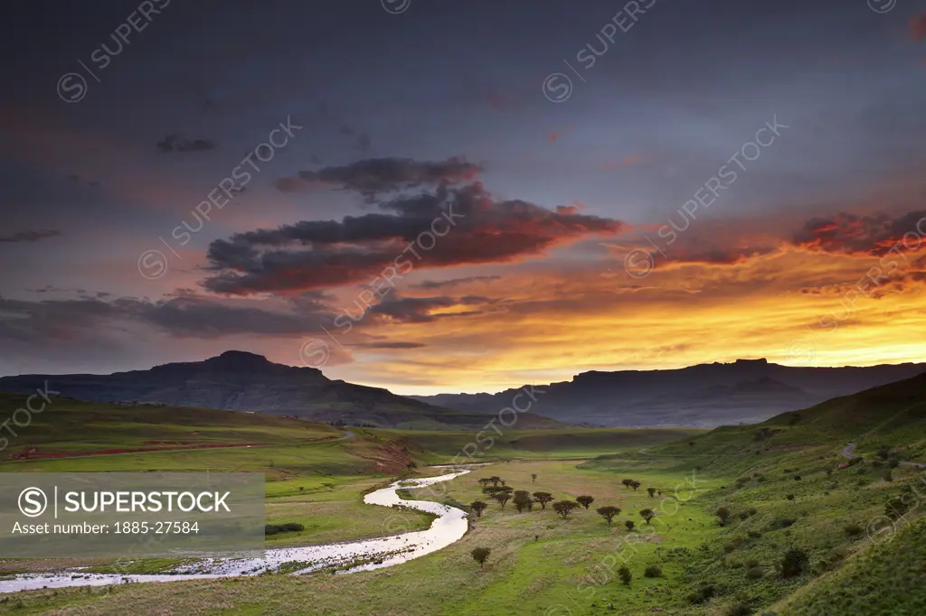South Africa, KwaZulu Natal, Royal Natal National Park, Tugela Valley and Drakensberg Mountains at sunset