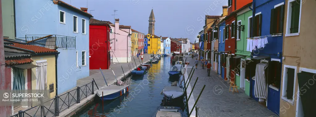 Italy, Veneto, Burano, Colourful houses lining canal