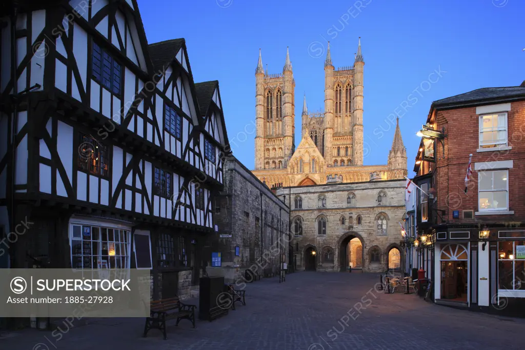UK - England, Lincolnshire, Lincoln, Cathedral at dusk