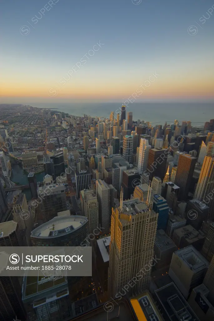 USA, Illinois, Chicago, Downtown and Lake Michigan looking north