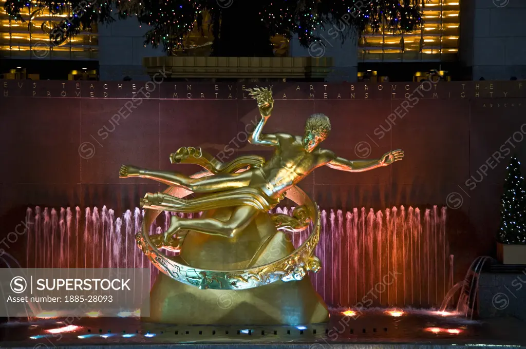 USA, New York State, New York, Rockefeller Plaza - sculpture and Christmas tree at icerink