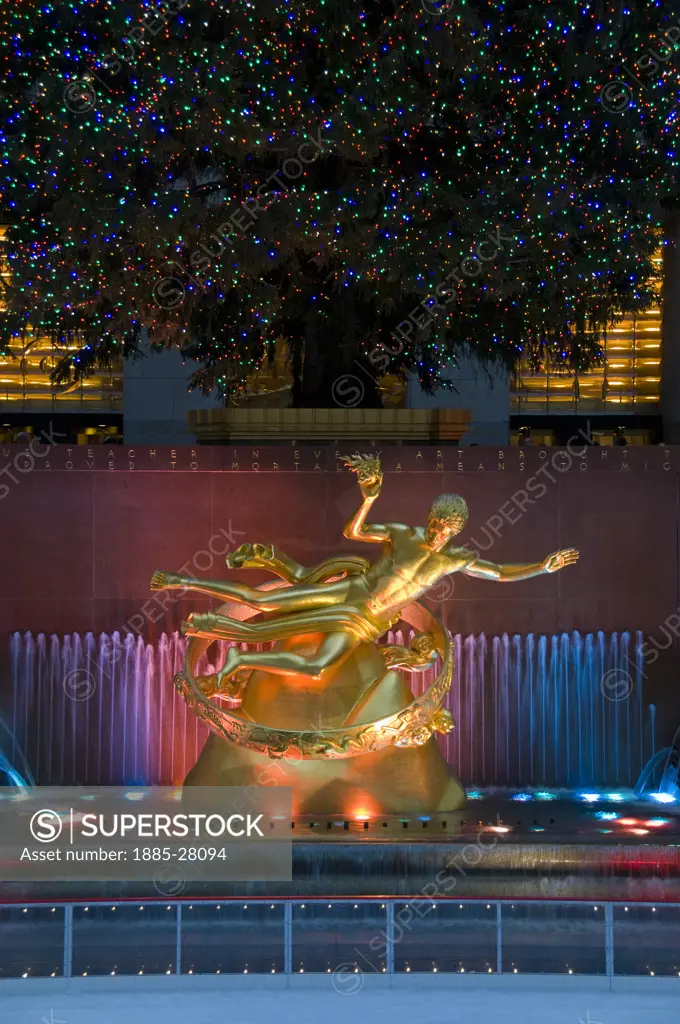 USA, New York State, New York, Rockefeller Plaza - sculpture and Christmas tree at ice rink