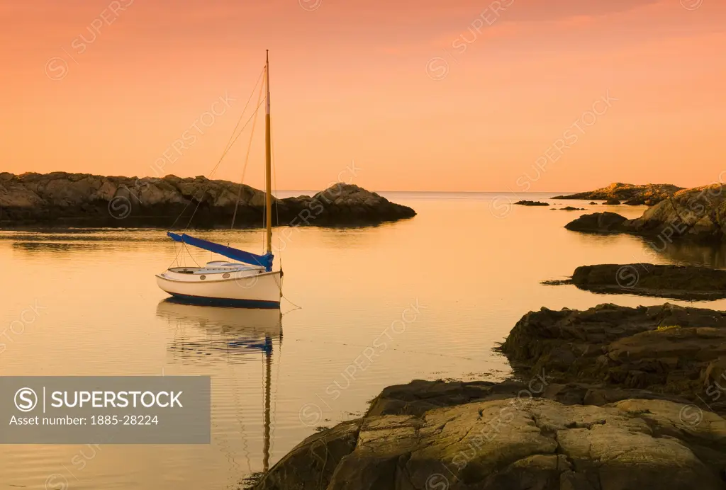 USA, Rhode Island, Newport, Coastal scene at sunset