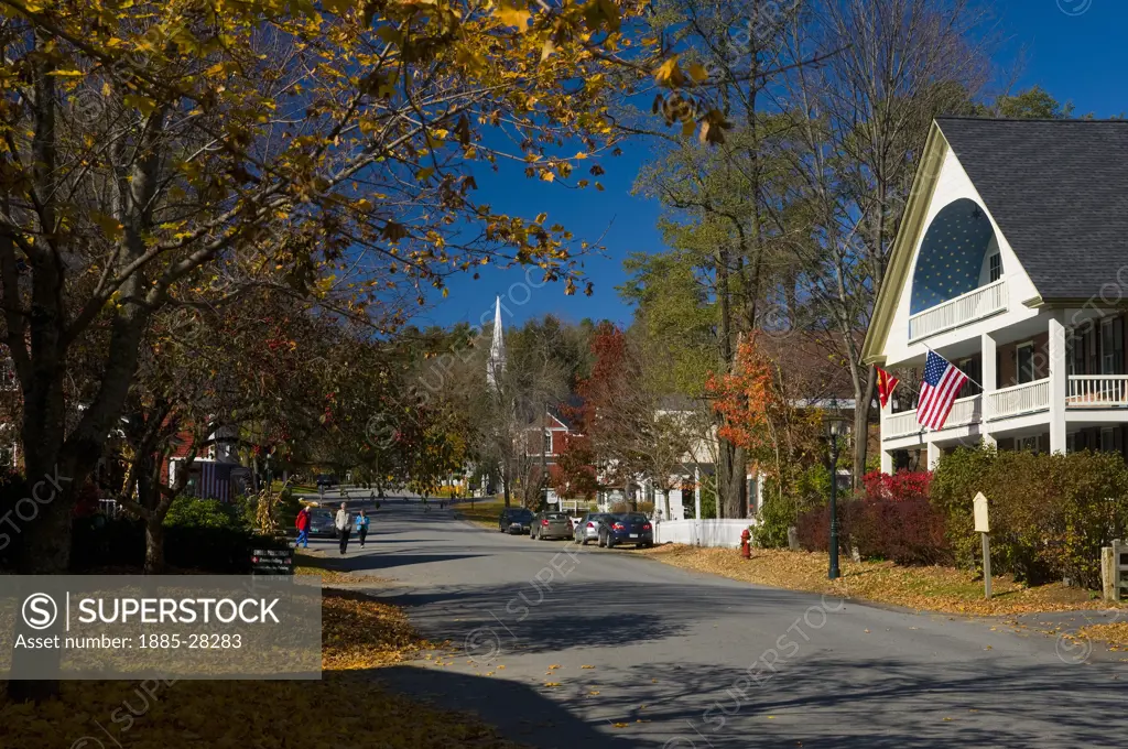 USA, Vermont, Grafton, Street scene in autumn