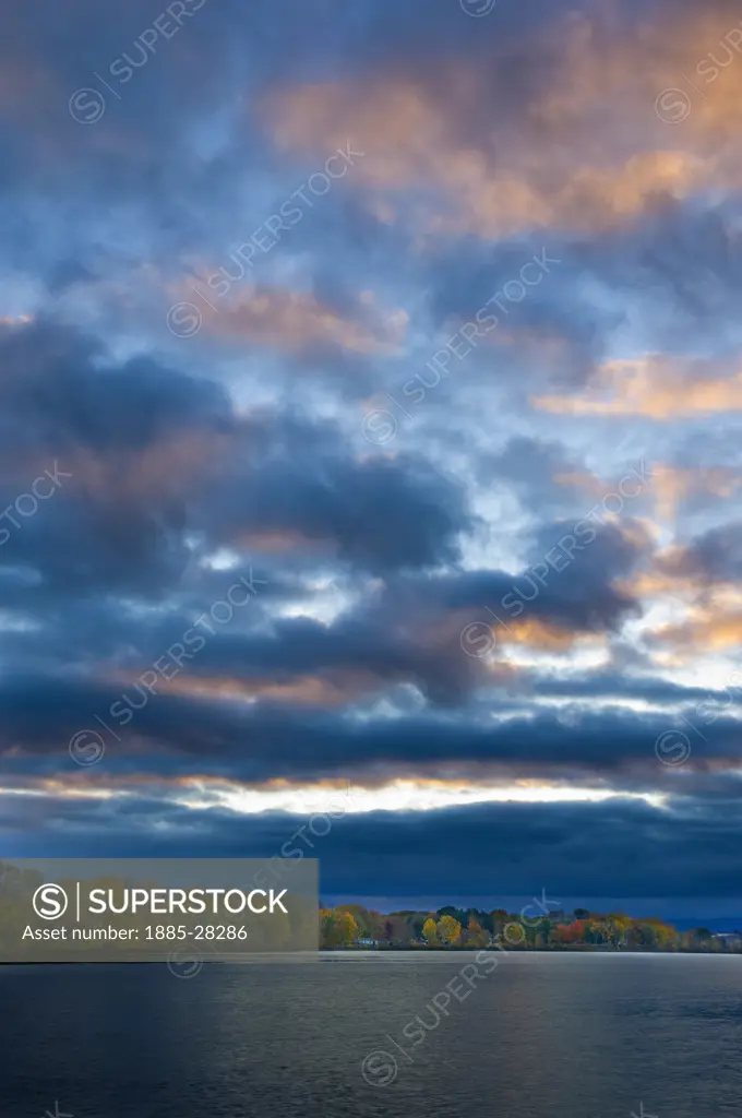 USA, Vermont, Lake Champlain, Lake Champlain under stormy sunset sky