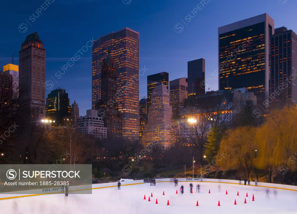 USA, New York State, New York, Central Park - Wollman Ice Rink at night