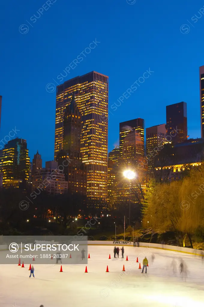 USA, New York State, New York, Central Park - Wollman Ice Rink