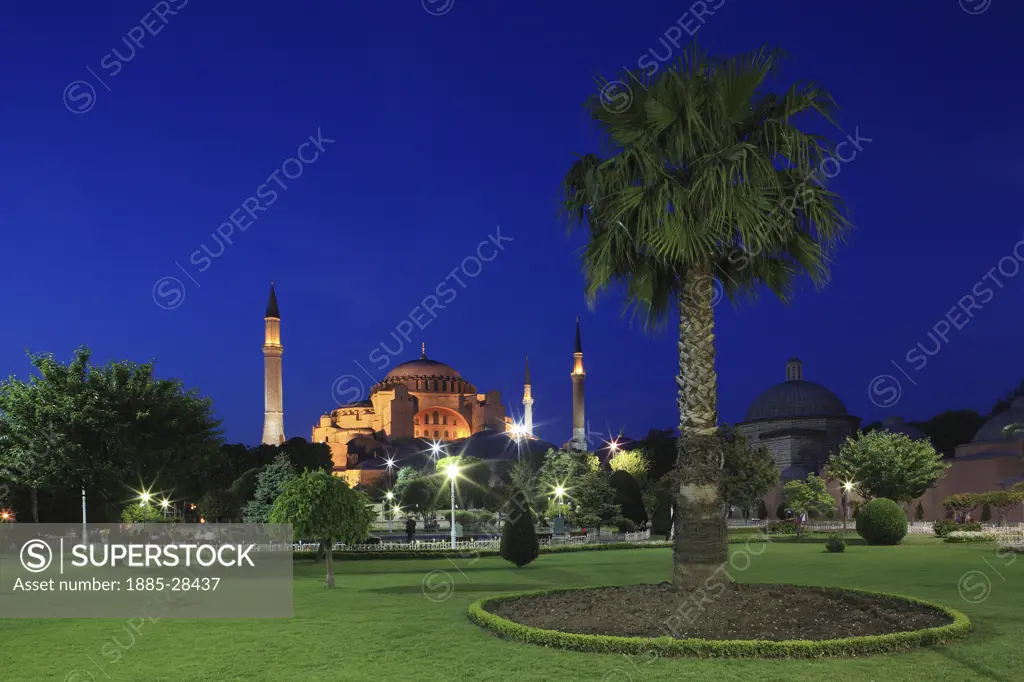 Turkey, Istanbul, Hagia Sophia and Sultanahmet Square at night
