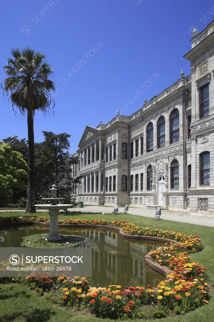 Turkey, Istanbul, Dolmabahce Palace and garden